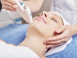 Injection of skin boosters