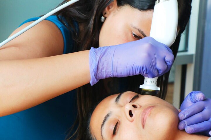 Plason Facial Treatment in use